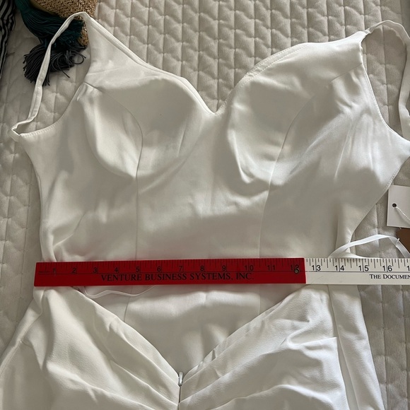 Elegant White Gown - Picture 8 of 16